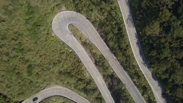 ブラジルのセラ ロシンガーの山道に沿った急な巻線道路 — ストック動画