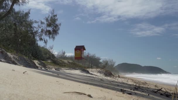 Hullámok Zúzott Partra Gyönyörű Idilli Fehér Homokos Strand Mentén Trópusi — Stock videók