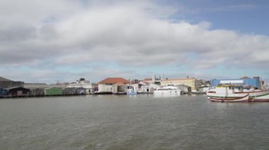 Rio Grande do sul 'u bağlayan feribot, Brezilya' nın Atlantik Okyanusu kıyısında..