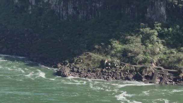 Crucero Barco Por Río Pie Las Cascadas Iguazú Frontera Entre — Vídeo de stock