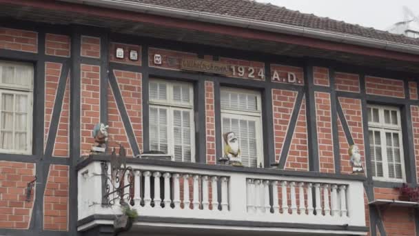 2019年11月11日 典型的德国人影响了南美洲啤酒节之都巴西的蓝门瑙建筑 — 图库视频影像