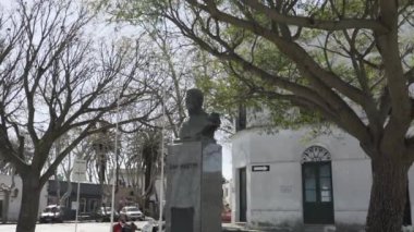 Colonia del Sacramento, Uruguay - 08 31 2019: Portekiz ve İspanya sömürge tarihi açısından zengin bir şehir olan Uruguay 'da Colonia del sacramento şehri.