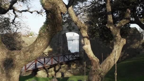 Puente Madera Puerta Casco Antiguo Colonia Del Sacramento Una Antigua — Vídeos de Stock