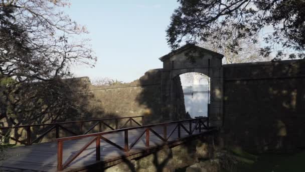 Ponte Madeira Portão Para Cidade Velha Colonia Del Sacramento Uma — Vídeo de Stock