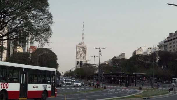 Buenos Aires Argentina 2019 Traffic Famous White Obelisk Obelisco Plaza — Stock Video