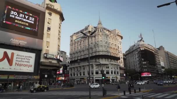 Буэнос Айрес Аргентина 2019 Движение Вокруг Знаменитого Белого Обелиска Обелиско — стоковое видео