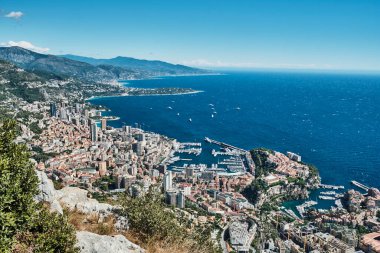 Monako, Monte Carlo ve Fransız Riviera limanındaki Akdeniz manzarası