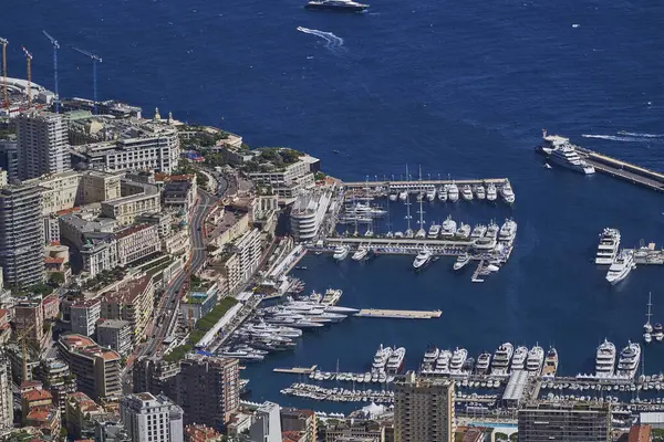 Monako, Monte Carlo ve Fransız Riviera limanındaki Akdeniz manzarası