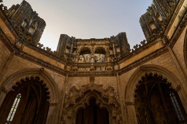 Batalha, Portekiz - 10 05 2022: Mosteiro de Santa Maria de Vitoria, Zafer Manastırı, gotik tarzda inşa edilmiş büyük bir Dominik manastırı..