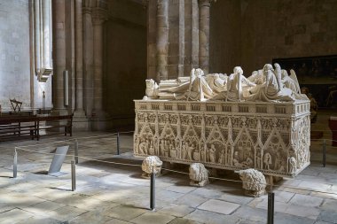 Alcobaca, Portekiz - 10 04 2022: Eski tarihi Katedral Mosteiro de Santa Maria de Alcobaca 'nın içi, Unesco dünya mirası, .