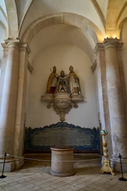 Alcobaca, Portekiz - 10 04 2022: Eski tarihi Katedral Mosteiro de Santa Maria de Alcobaca, Unesco dünya mirası.