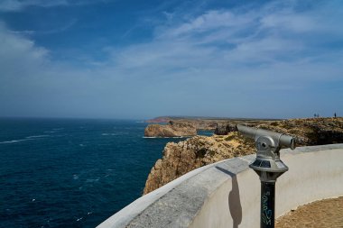 Cabo Sao Vicente, Sagres, Portekiz, Avrupa 'nın güneybatı ucu, güzel Algarve' deki Atlantik okyanusunun engebeli ve kayalık kıyı şeridi boyunca.