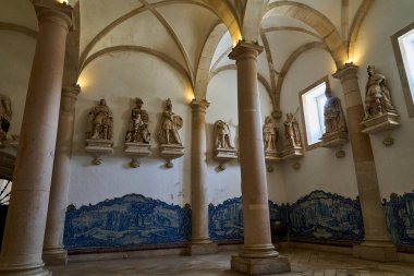 Alcobaca, Portekiz - 10 04 2022: Eski tarihi Katedral Mosteiro de Santa Maria de Alcobaca, Unesco dünya mirası.