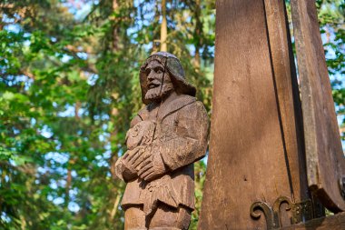 Juodkrante, Litvanya - 06: 30 2023: Cadılar Tepesi Juodkrante, Curonian Spit, Litvanya, Baltık devletleri, Avrupa yakınlarındaki bir açık hava heykel galerisidir..