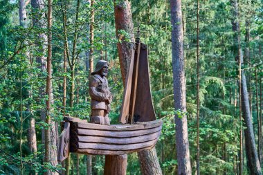 Juodkrante, Litvanya - 06: 30 2023: Cadılar Tepesi Juodkrante, Curonian Spit, Litvanya, Baltık devletleri, Avrupa yakınlarındaki bir açık hava heykel galerisidir..