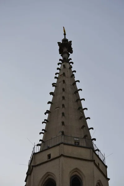 Topo Torre Uma Igreja Que Afunda Conicamente — Fotografia de Stock