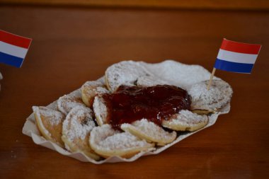 Tatlı bir yemek olarak Hollanda 'dan bir tabak poffertjes