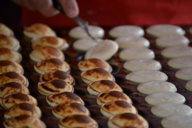 Tatlı bir yemek olarak Hollanda 'dan bir tabak poffertjes