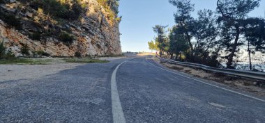 Antalya, Beldibi 'de deniz kıyısında kullanılmayan yol