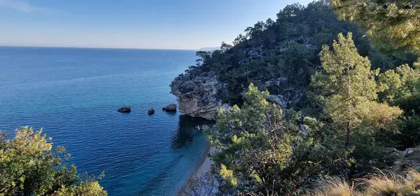 Beldibi bölgesindeki deniz manzarası, Beldibi bölgesinde yeşil bitki örtüsü deniz manzaralı
