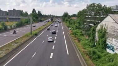 Almanya 'da otoban trafiği üç şeritli