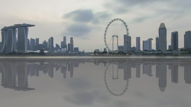 Здалеку Являється Панорама Дня Ночі Сінгапуру Віддзеркалюванням Пропозиції Доступно Ліворуч — стокове відео