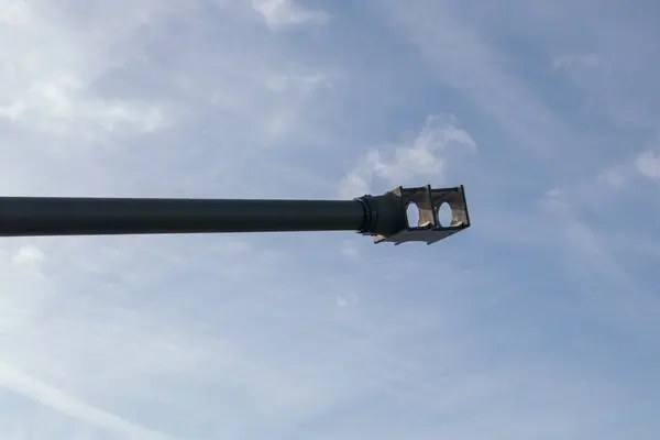 Artilleriehaubitzen Panzerfass Vor Blauem Himmel — Stockfoto