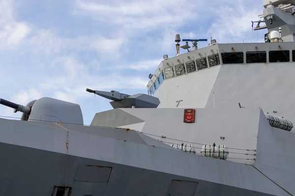 軍用軍艦の正面接近 Nato軍船の大砲 ラトビアのリガ 2022年10月30日 — ストック写真