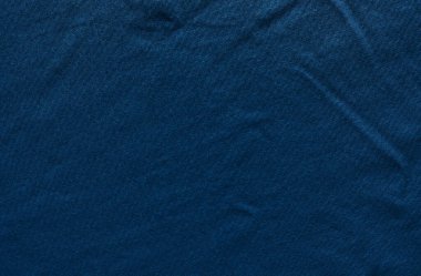 Kırışık kumaş dokusundan mavi renk arkaplanı.