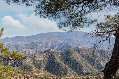 Dağ manzarası. Güzel büyük dağların manzarası. Kıbrıs 'taki Troodos Dağları.