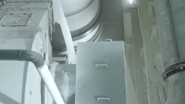 垂直录像 糖在一个特殊的纺纱筒中烘干 生产时的烘干店 全周期甜菜加工 — 图库视频影像