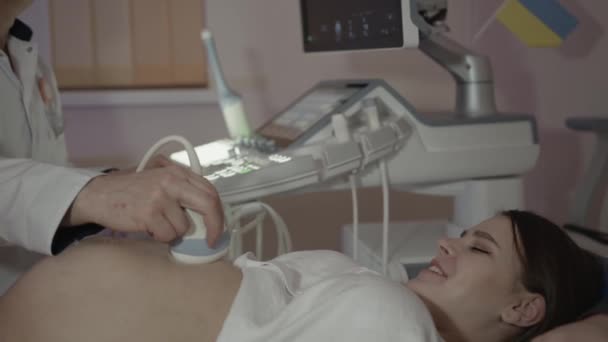 Prenatal Testing Ultrasound Pregnant Woman Lying Getting Ultrasound Investigation Doctor — Wideo stockowe
