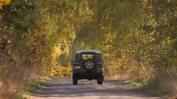 Lutsk Volyn Ukraine October 2019 Green Land Rover Defender Suv — Stockvideo