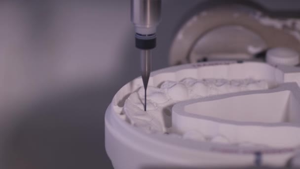 Ferme Fraiseuse Dentaire Cnc Professionnelle Sculptant Forme Des Dents Artificielles — Video