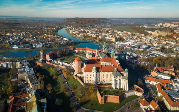Krakow, Polonya 'daki eski şatonun havadan görünüşü