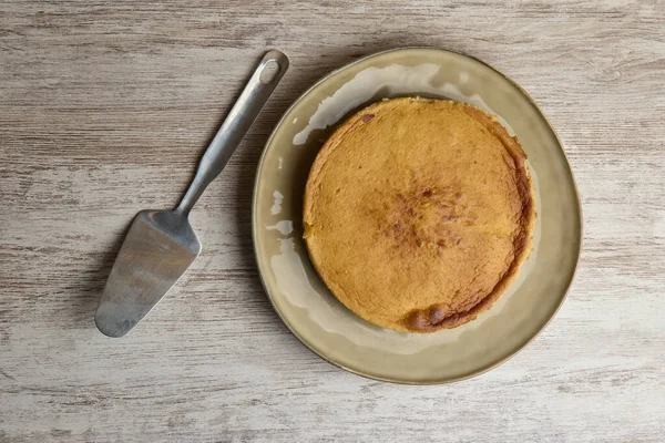 Zelfgemaakte Pomp Cheesecake Wit Hout Achtergrond — Stockfoto