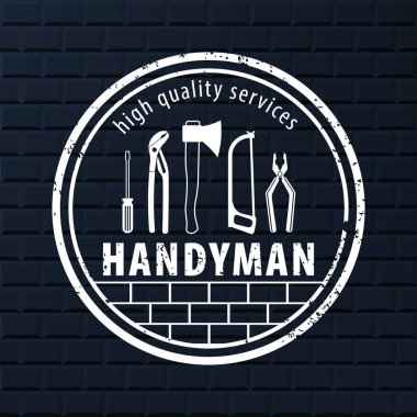 Profesyonel tamirci logosu. Koyu mavi tuğlalarda tamirat hizmetlerini damgalayın. Tamir aletleri ile kauçuk damga. Web sitesi tasarımınız için vektör illüstrasyonu, logo, uygulama, UI. EPS10.