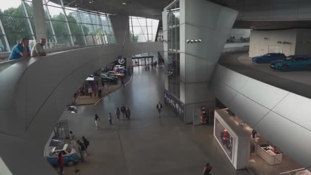 Agosto 2022 Munich Alemania Interior Bmw Welt Centro Exposiciones Multifuncional — Vídeo de stock