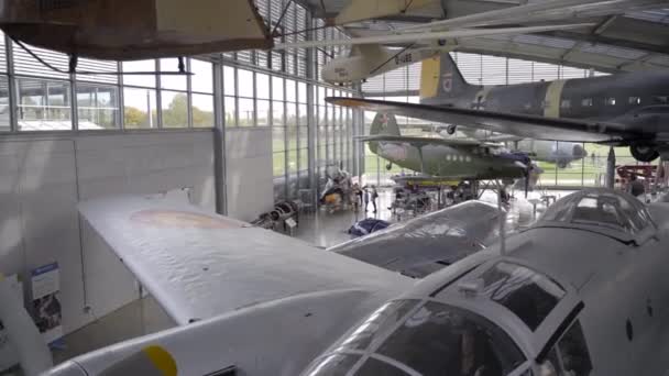 2022年10月23日 ドイツだ ミュンヘンだ ドイツ博物館フラグヴェルフト シュライスハイム ドイツ航空博物館と航空機 空港の領土に博物館 60機とヘリコプターのヴィンテージコレクション — ストック動画