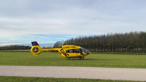 Kasım 2022 Münih Almanya Riemer Parkı Airbus Helikopterleri H145 Eurocopter — Stok video