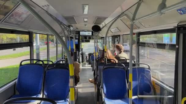 Listopada 2022 Niemcy Monachium Autobus Miejski Trasie Sfilmowany Wnętrzu Słoneczną — Wideo stockowe