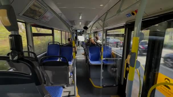 2022年11月8日 ドイツだ ミュンヘンだ ルート上の市バス 晴れた日には 内部の撮影は ほぼ空です ミュンヘンの公共交通機関 Mvvだ バイエルン — ストック動画