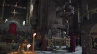 10 Kasım 2020. Kiev. Ukrayna. Katedral Katedrali. İç mekan. Ortodoks Tapınağı. İçeri gir. Kyiv 'deki St. Hughmirs Katedrali' nin dekorasyonu. Ukrayna Ortodoks Kilisesi 'nin önemli simgeleri. 