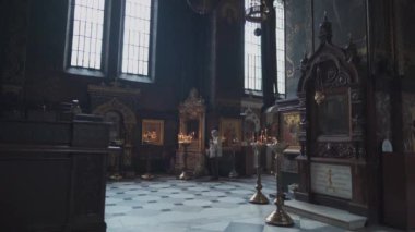 10 Kasım 2020. Kiev. Ukrayna. Katedral Katedrali. İç mekan. Ortodoks Tapınağı. İçeri gir. Kyiv 'deki St. Hughmirs Katedrali' nin dekorasyonu. Ukrayna Ortodoks Kilisesi 'nin önemli simgeleri. 