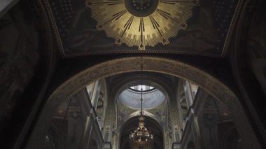 10 Kasım 2020. Kiev. Ukrayna. Katedral Katedrali. İç mekan. Ortodoks Tapınağı. İçeri gir. Kyiv 'deki St. Hughmirs Katedrali' nin dekorasyonu. Ukrayna Ortodoks Kilisesi 'nin önemli simgeleri. 