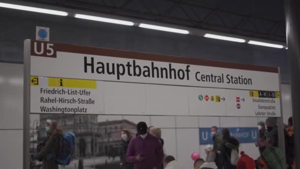 März 2022 Berlin Deutschland Innenraum Der Bahn Linie Des Hauptbahnhofs — Stockvideo