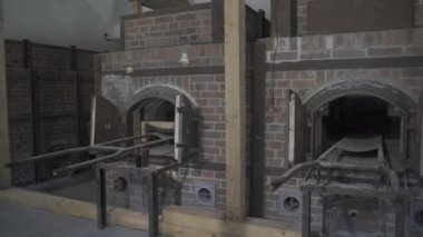 Almanya 'daki Dachau toplama kampında krematoryum. Anma alanı. Almanya 'nın Münih yakınlarındaki Nazi kampında cesetleri yakmak için fırınlar. Krematoryum kürkleri Auschwitz 'te. Krematoryum. Krematoryum. Krematoryum. 
