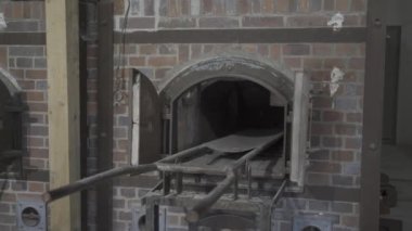 Almanya 'daki Dachau toplama kampında krematoryum. Anma alanı. Almanya 'nın Münih yakınlarındaki Nazi kampında cesetleri yakmak için fırınlar. Krematoryum kürkleri Auschwitz 'te. Krematoryum. Krematoryum. Krematoryum. 