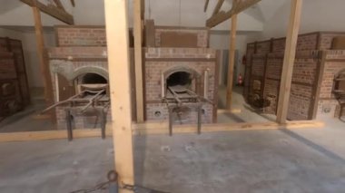 Almanya 'daki Dachau toplama kampında krematoryum. Anma alanı. Almanya 'nın Münih yakınlarındaki Nazi kampında cesetleri yakmak için fırınlar. Krematoryum kürkleri Auschwitz 'te. Krematoryum. Krematoryum. Krematoryum. 