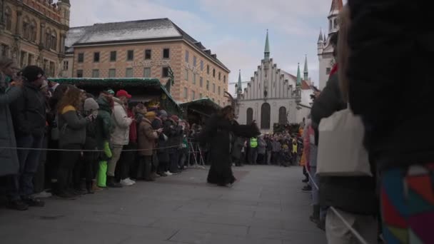 Desember 2022 Munich Jerman Marienplatz Krampuslauf Uber Den Munchner Christkindlmarkt — Stok Video